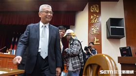 許虞哲：12月出口續呈雙位數成長
財政部長許虞哲（前）透露，12月上半月出口表現，更
優於11月的12.1%，顯見經濟正在復甦。至於台股當沖
降稅方案，將於年底評估完成。
中央社記者孫仲達攝 105年12月22日