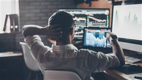 趨勢科技提供　電子郵件　機密檔案 E-mail 變臉駭客 製造 食品 零售　駭客　用電腦示意圖