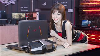 華碩ROG　推18吋水冷式電競筆電