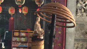 線香驚見土地公(圖/翻攝自爆料公社臉書)