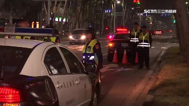 酒駕遭攔領口露餡　警抓到「自己人」