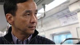 朱立倫試乘機場捷運　截自影片