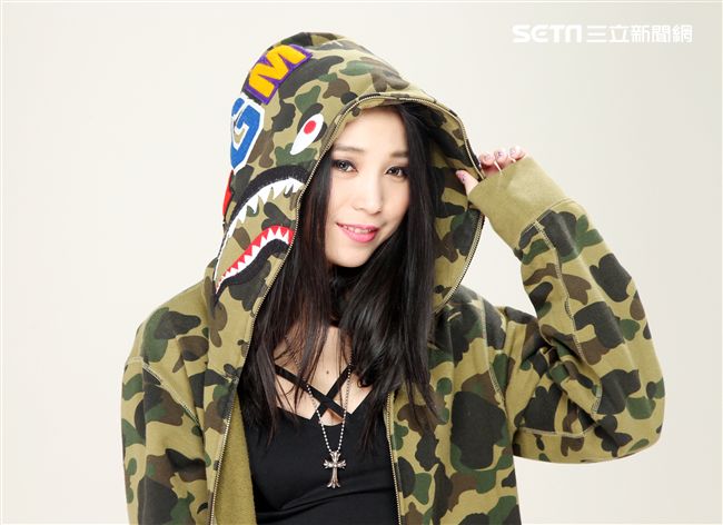 正度破表！性感、可愛兼具 貼身直擊「潮流女神」雅雅。（記者邱榮吉/攝影）