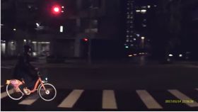 爆廢公社 行車記錄器　翻攝影片