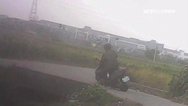 飆車涉水狂逃　毒蟲不敵三鐵警遭逮