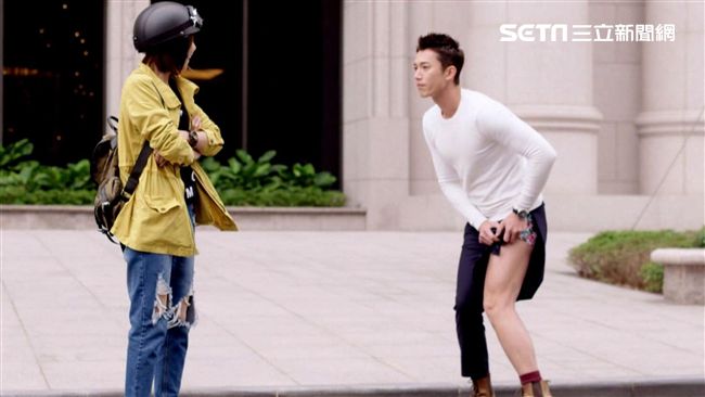 影帝災難！吳慷仁慘被邵雨薇擊中那裡