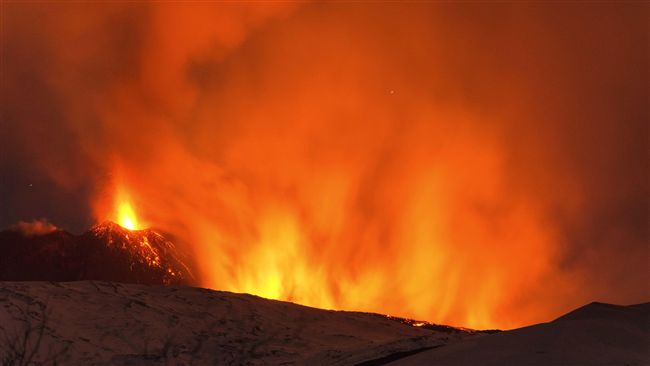 義大利埃特納火山爆發　10人受傷