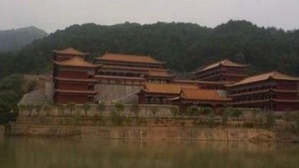 上學像上朝！大學砸45億建宮殿校區