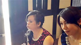 視障,歌手,張玉霞(臉書 https://www.facebook.com/371178989647054/photos/a.559890310775920.1073741825.371178989647054/804317379666544/?type=3&theater)