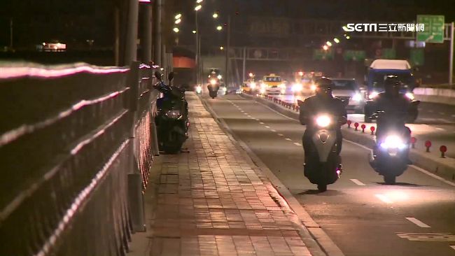 華江橋10機車連環撞　7傷2送醫