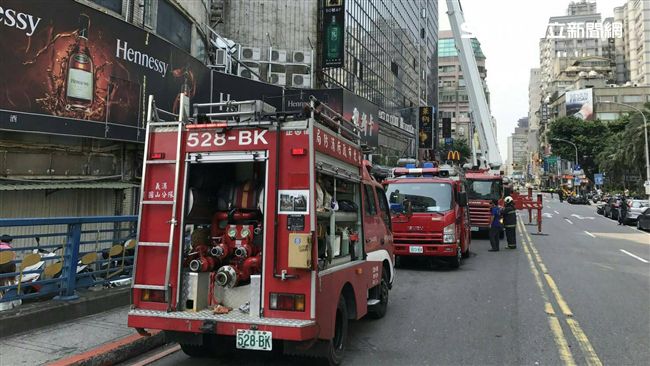 北市大廈竄濃煙　警消出動雲梯車馳援