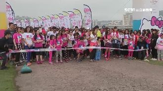 凱蒂貓路跑紕漏多　千名鐵粉仍到場跑