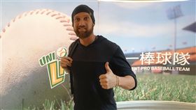 統一獅洋投狄馬克抵台報到（圖／獅隊提供）