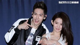 SpeXial以綸生日會好友郭書瑤送上保養品祝福。（記者邱榮吉/攝影）