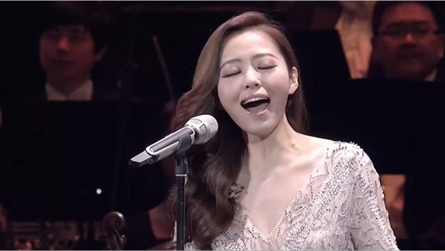 張靚穎演唱「神曲」　外國網友全驚呆