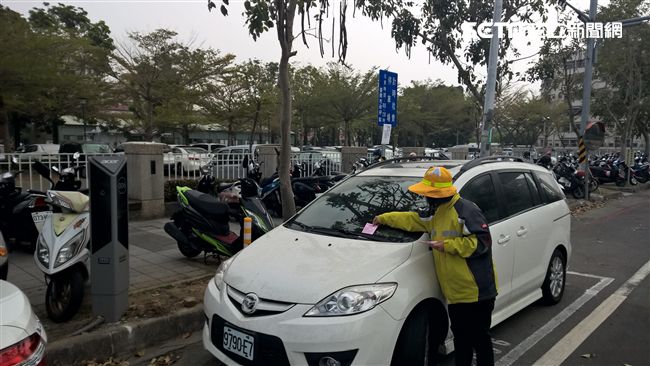 全國首創！這條路採智慧路邊停車收費