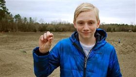 美國少年在公園撿到鑽石。圖取自鑽石坑州立公園