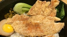 炸雞排飯，美食(記者王劭瑜攝影)