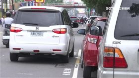 搶車位爭議多　「並排等候」事故恐擔責