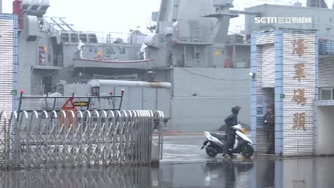 募兵募到床上！海軍士官劈腿2女兵