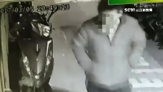 竊賊強拆千元手機架　偷了也不能用