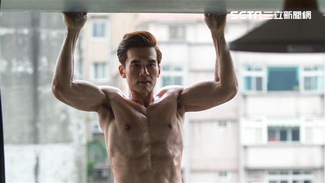 楊一展大秀肌肉線條　最想要農夫腿