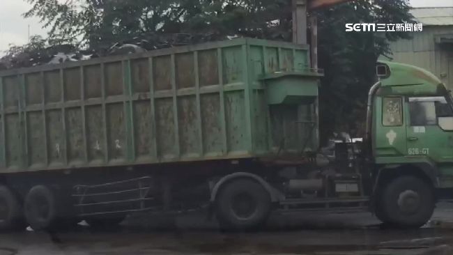 回收車螺絲帽沿路掉　車過輪胎爆不停