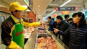 北京大學中文系畢業的陸步軒，17年前開始賣豬肉，如今他開的連鎖豬肉店遍及北上廣並挺進寧波，年營收達新台幣58億元。（圖取自寧波日報甬派客戶端pi.cnnb.com.cn）
