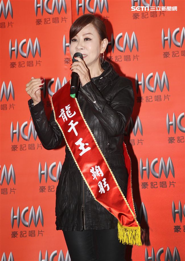 龍千玉別來無恙，兒子車禍恢復良好復健中感謝大家的關心，推出最新專輯「你不孤單」，以千玉、LINDA兩個角色詮釋。（記者邱榮吉/攝影）