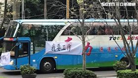 友力通運靠行車主前往交通部抗議。（圖／記者馮珮汶攝）
