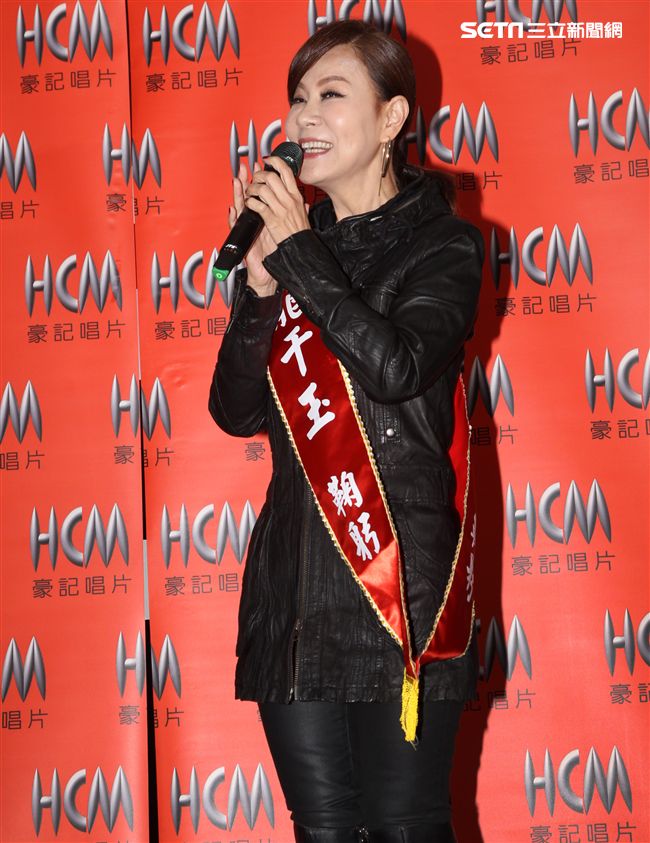龍千玉別來無恙，兒子車禍恢復良好復健中感謝大家的關心，推出最新專輯「你不孤單」，以千玉、LINDA兩個角色詮釋。（記者邱榮吉/攝影）