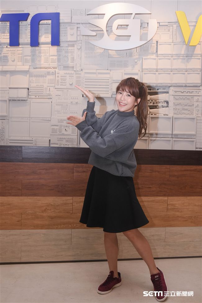 中信兄弟啦啦隊隊長壯壯接受三立新聞網專訪 圖／記者林敬旻攝