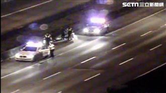 8旬回收老婦闖國道　警方驅車急援