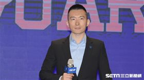 富邦悍將記者會， 富邦悍將領隊蔡承儒上台致詞。 圖／記者林敬旻攝