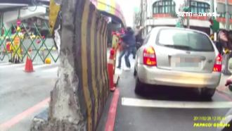 疑行車糾紛　2男大馬路上火爆互毆