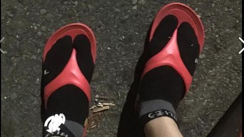 很舒服！張景森再提夾腳拖當正式服裝
