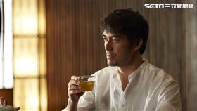影／連背影都有戲！阿部寬快閃台灣拍茶飲廣告