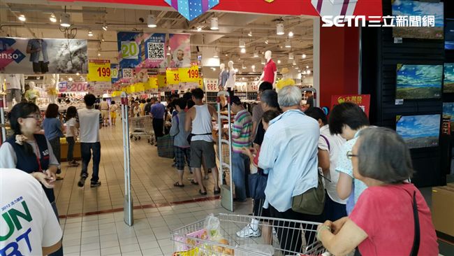 賣場再推抗漲促銷　10元加購衛生紙