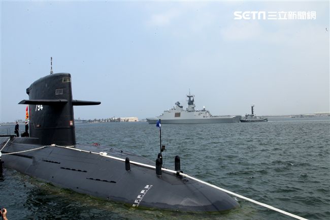 敦睦艦隊包括磐石軍艦、拉法葉西寧軍艦。。（記者邱榮吉/左營拍攝）