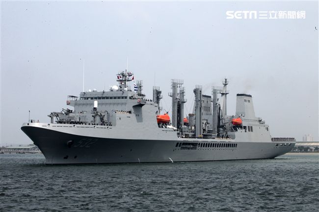 敦睦艦隊包括磐石軍艦、拉法葉西寧軍艦。。（記者邱榮吉/左營拍攝）