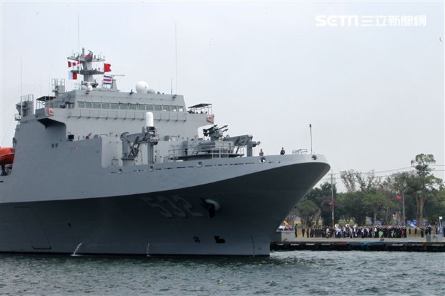 敦睦艦隊包括磐石軍艦、拉法葉西寧軍艦。。（記者邱榮吉/左營拍攝）