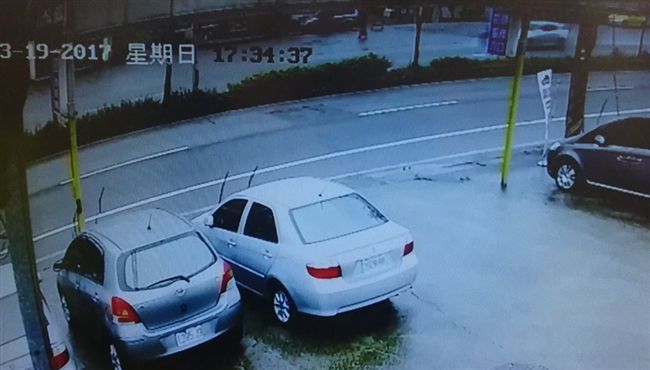 買衣遭父唸　逆子竟開車撞死老爸