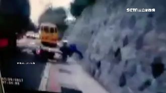閃避違規跨線貨車　騎士山路慘摔嚕牆