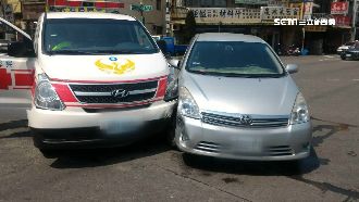 撞上出勤救護車　休旅車駕駛稱沒看到