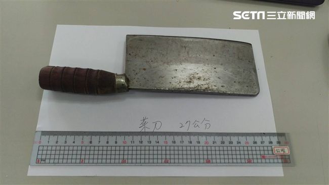 兄弟拿菜刀互砍　只為了這件事…