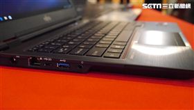 富士通 LIFEBOOK U7 葉立斌攝　商務筆電