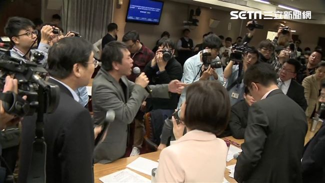 兩岸監督條例遲未審　藍綠高分貝互槓