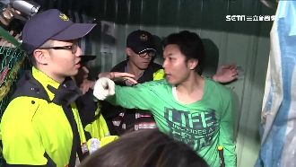 長安西路都更將拆　屋主不服與警拉扯