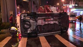 J救護車撞翻0800