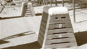 跳箱
https://www.flickr.com/photos/westsouthlake/5193674079/in/photolist-nF5sXD-a8hRWM-8XZi2W-aVBxkn-4ZCnbQ-9ydTcE-8UWWmP-a5hRtg-5VZLno-9vdnVa-6zPa7N-8VQiAv-e1pZhg-rAsahD-gYH1r7-e9WdUL-62itS8-89V2iy-vBp